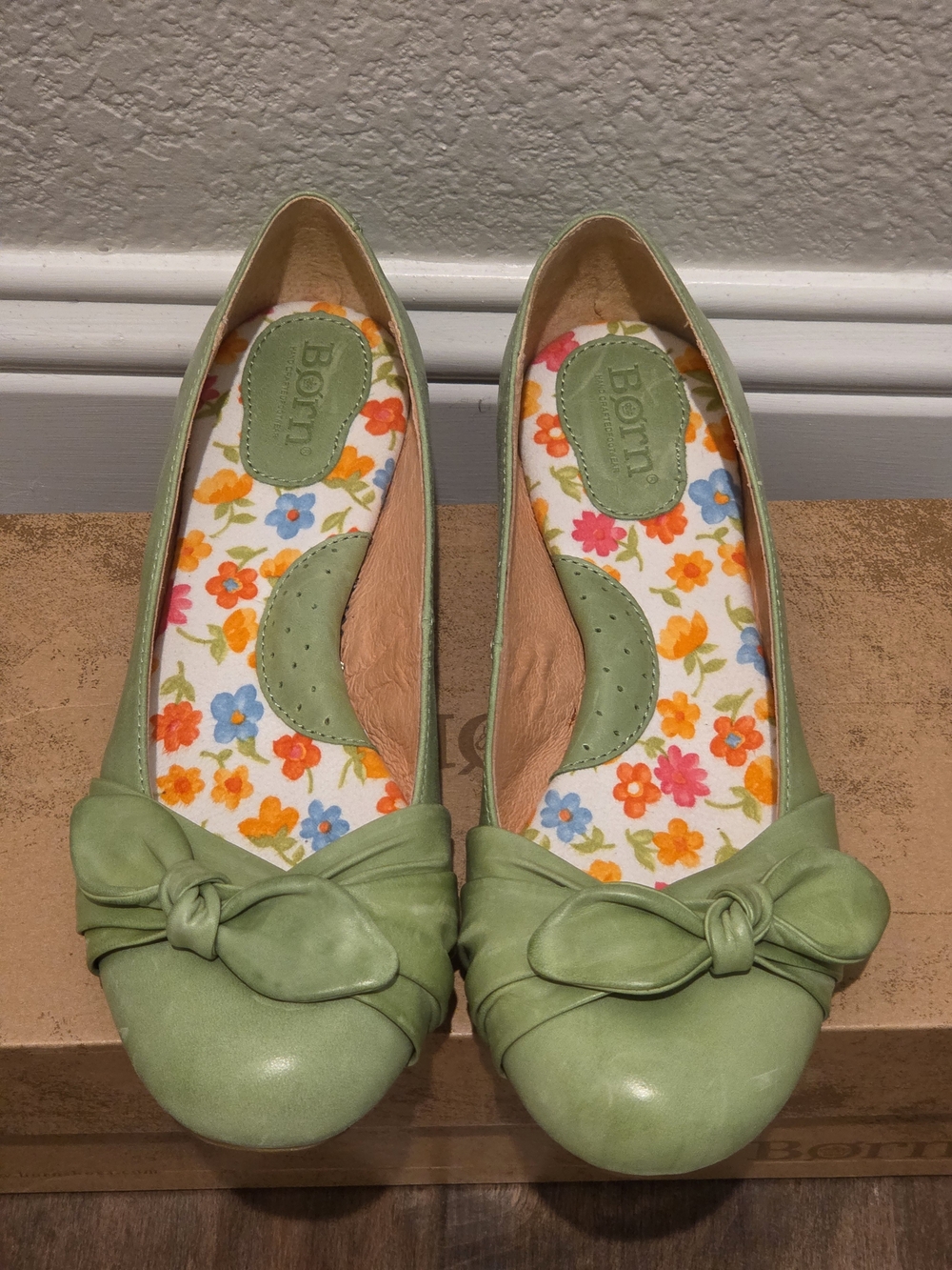 Born Women's Green Leather Knot Ballet Flats Size 7.5 NWT